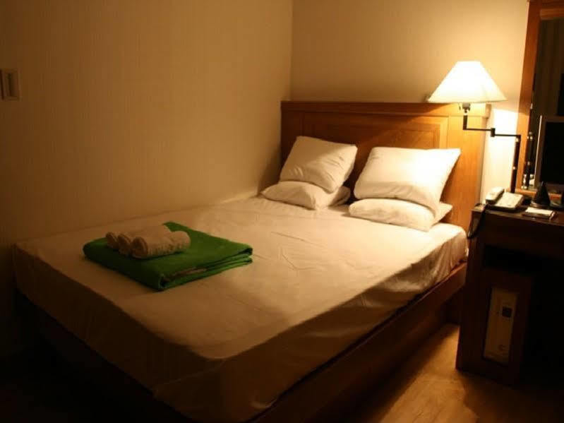 New Donghae Tourist Hotel Bagian luar foto