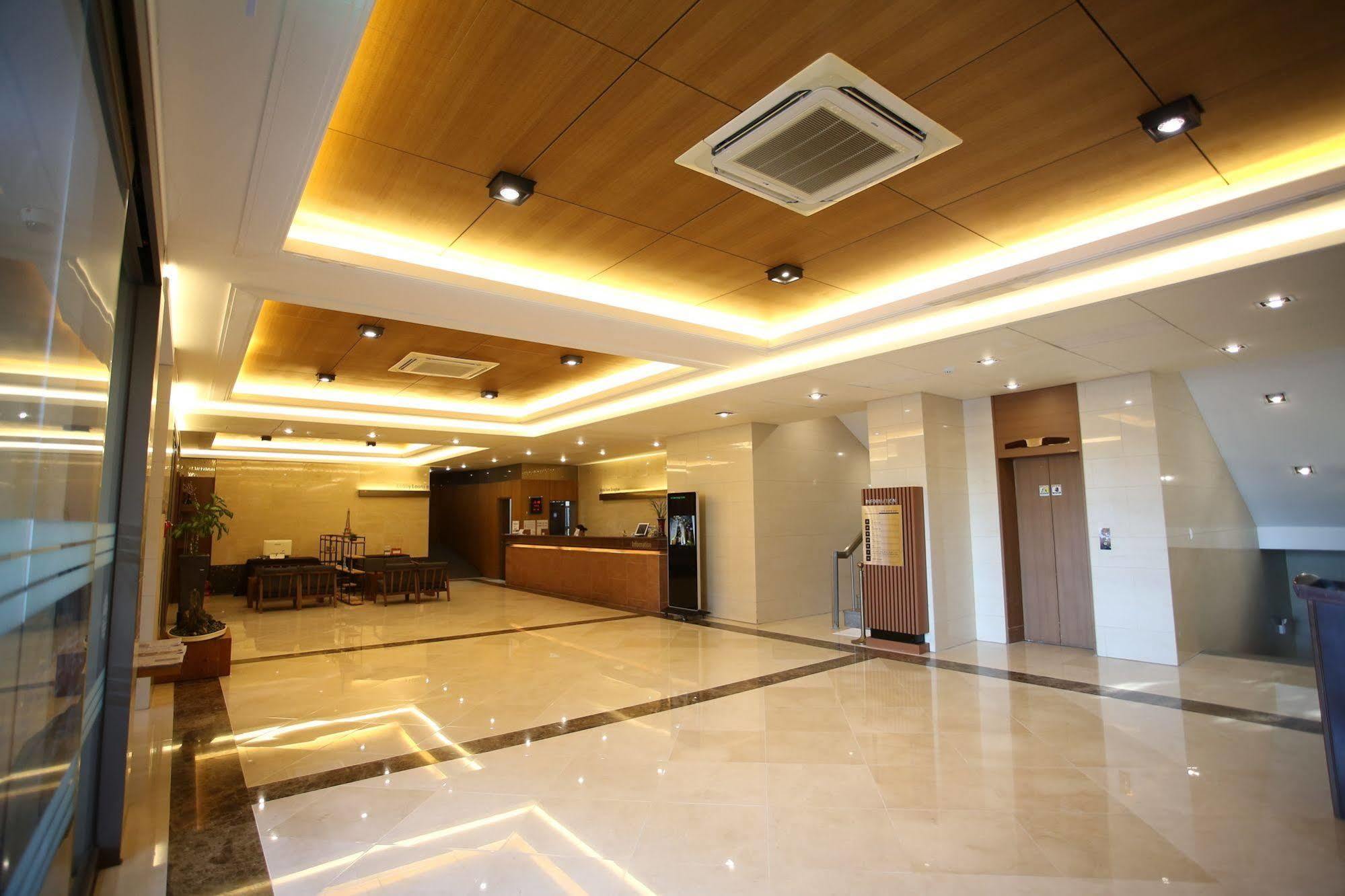 New Donghae Tourist Hotel Bagian luar foto