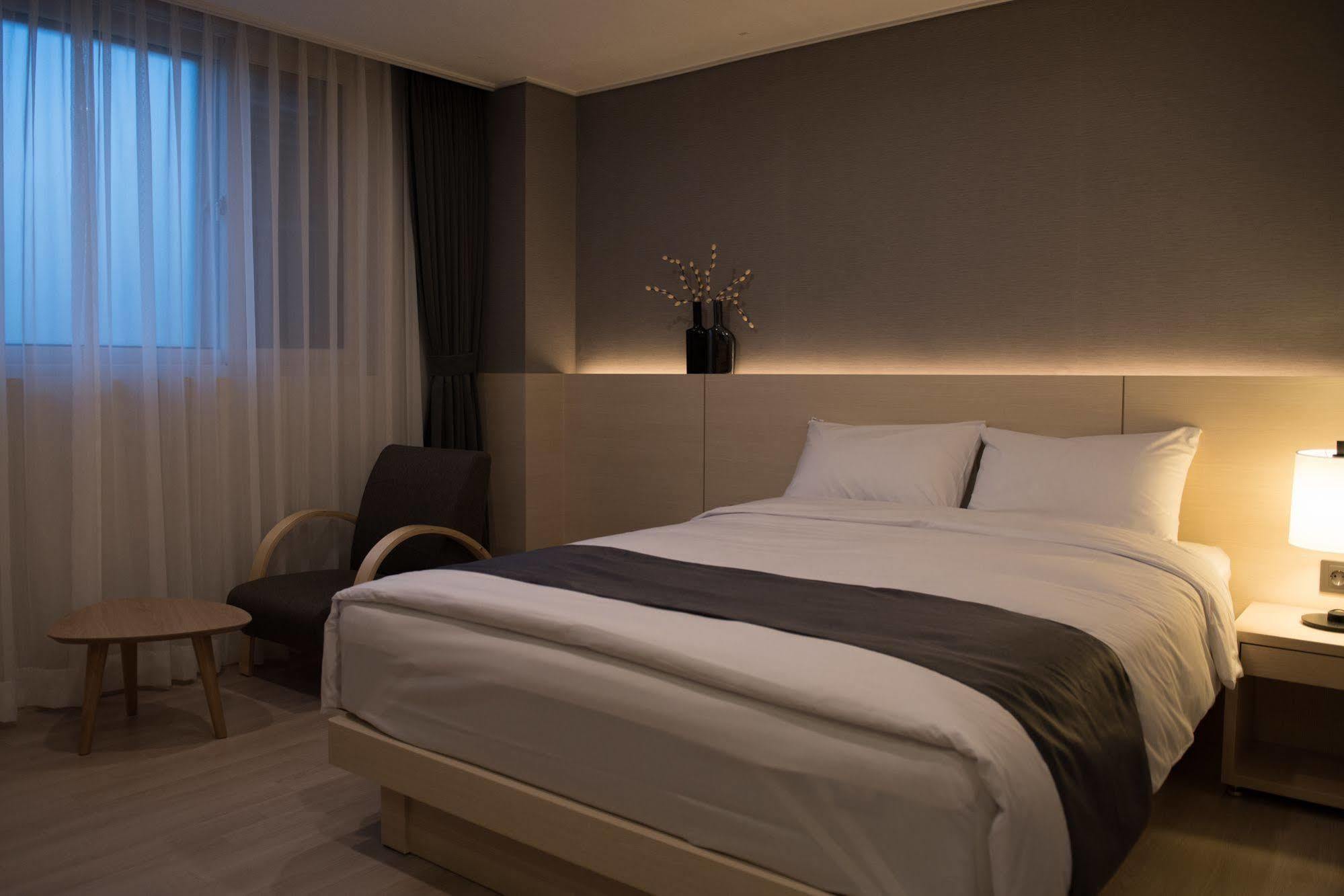 New Donghae Tourist Hotel Bagian luar foto