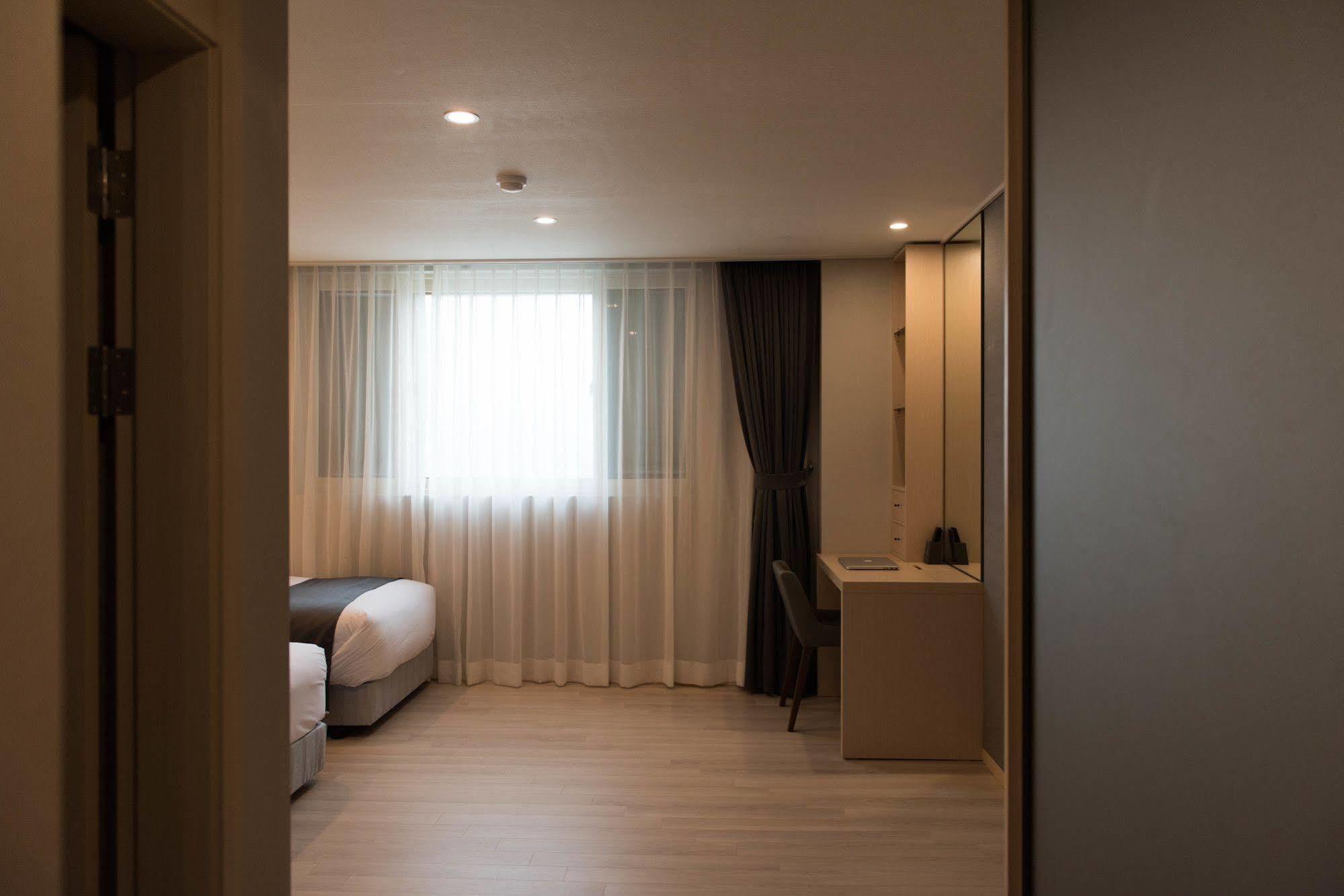 New Donghae Tourist Hotel Bagian luar foto
